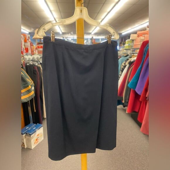 Harve Benard Large Navy Suit - Picture 5 of 5